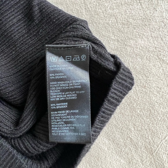 Urban Outfitters Square Neck Knit Top with button detail in black (size M) - Picture 7 of 7